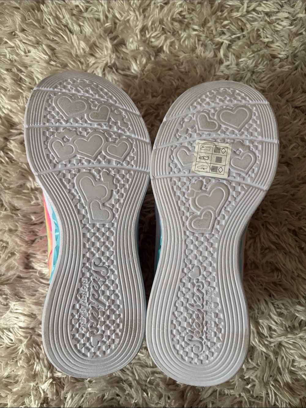 NWT Kids Rainbow Light-Up Sneakers in Pink size 1 Skechers - Picture 7 of 7